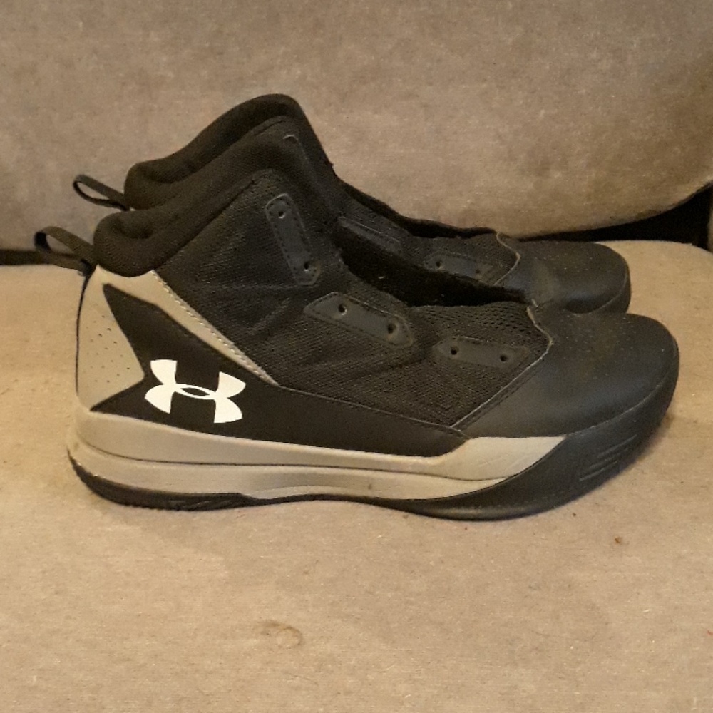 Basketball/athletic sneakers